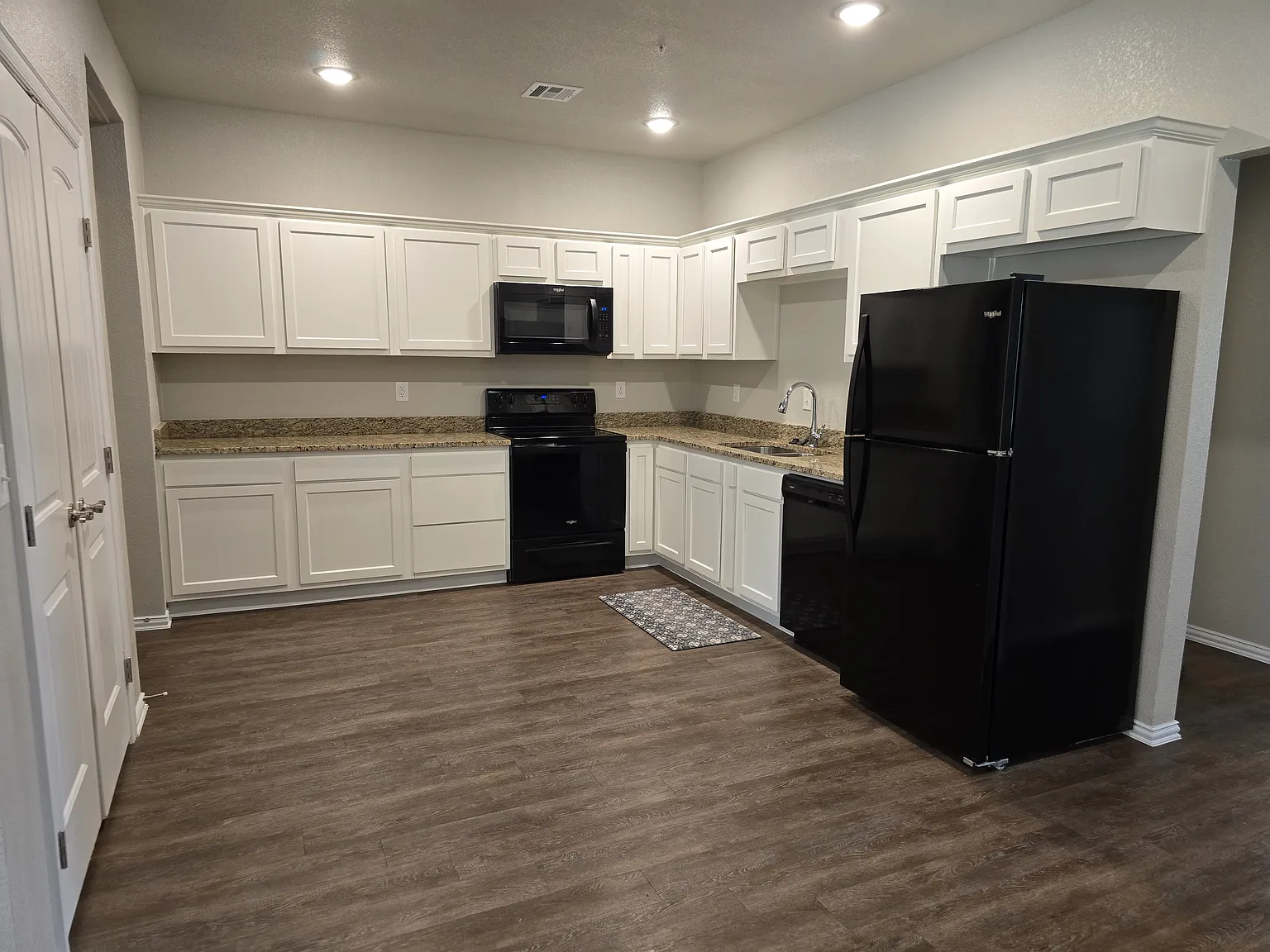 2 bed, 1100 sqft, $1,350 — Photo 3