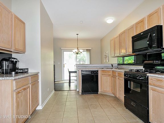 4th image of 393 Abington Woods Dr