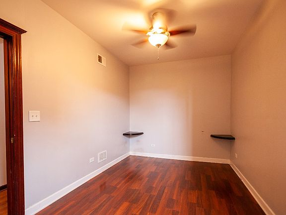 5th image of 1537 N Rockwell St APT 1