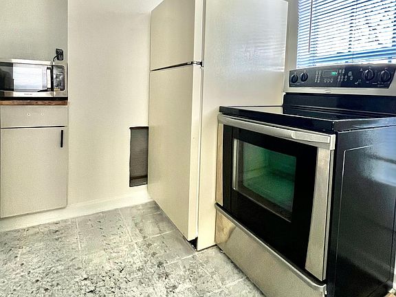 5th image of 3720 Cate Ave #2