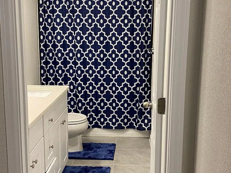 Upstairs Bathroom (non-master)