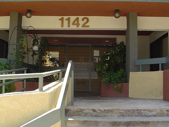 4th image of 1142 Stanley Ave APT 2
