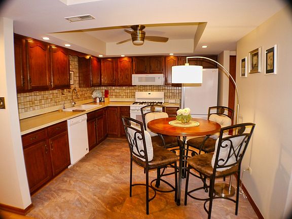 5th image of 4117 W 93rd Pl APT 2C