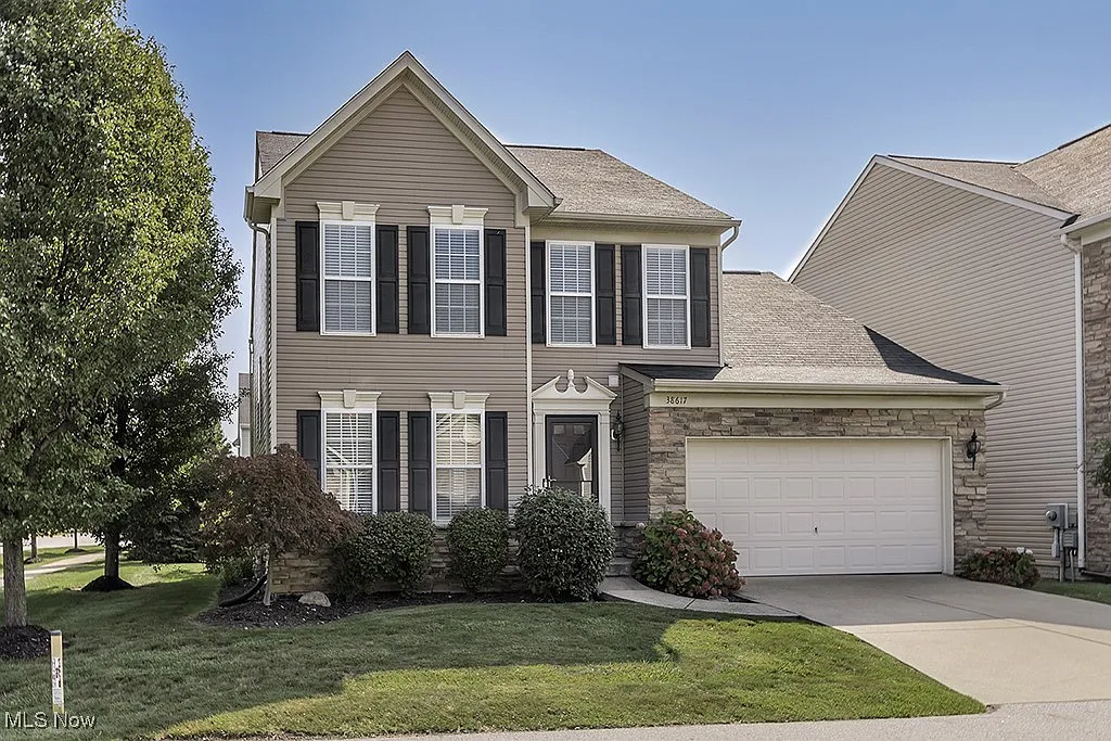 38617 Congressional Ln photo 1