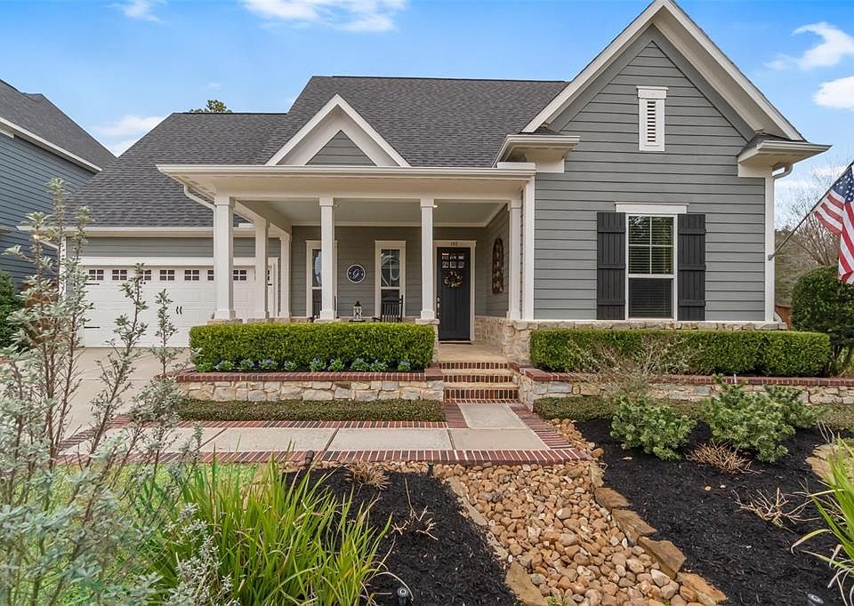 Beautifully crafted 1.5 Story Darling Home