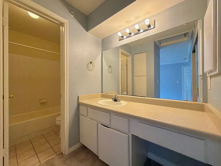 501 W 26th St #321 — Photo 9