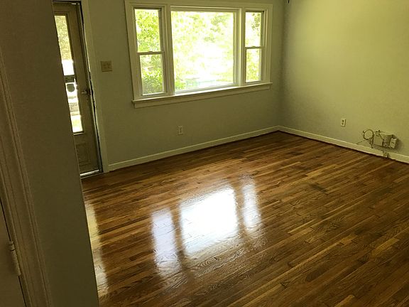 3rd image of 206 N Cedar Ave