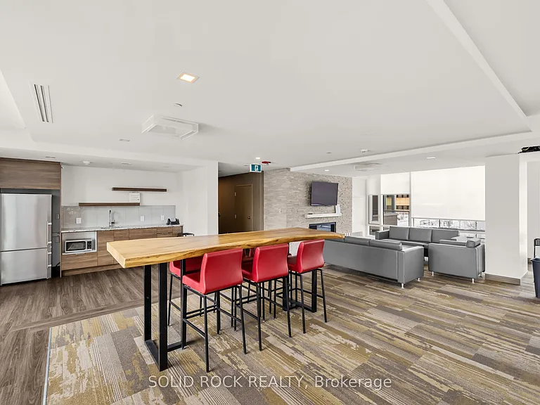 530 De Mazenod Ave #201 — Photo 26