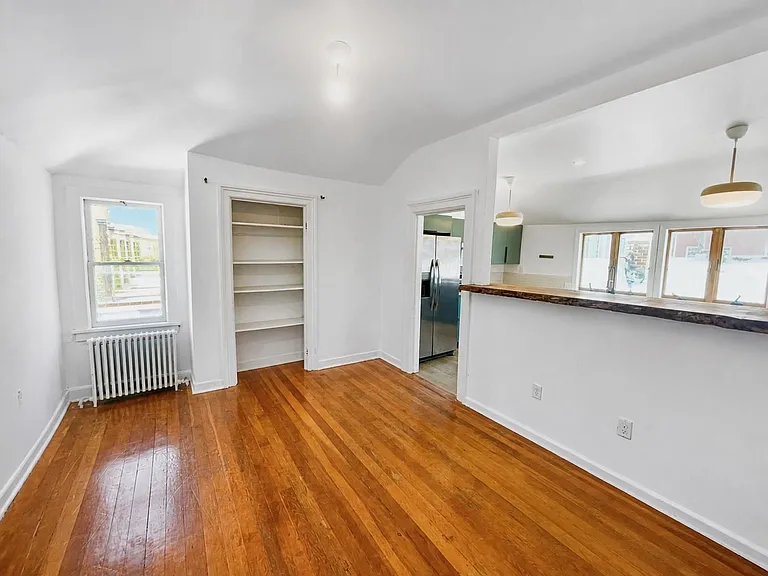 727 Warren St #5 — Photo 4