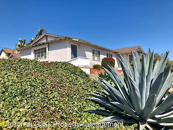3rd image of 2559 Sunset Dr