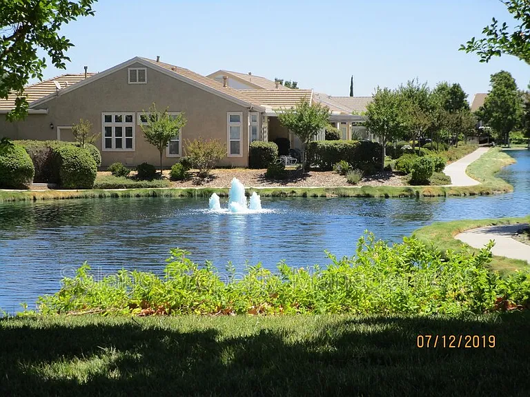 451 Edgewood Dr — Photo 3