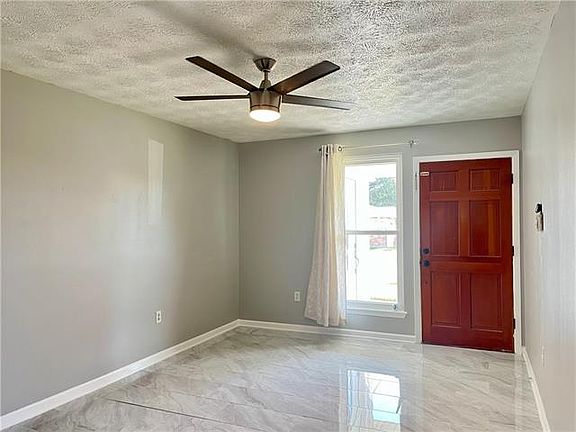 3rd image of 316 Firethorn Dr