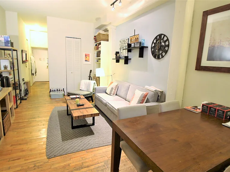 319 E 53rd St #5E — Photo 4