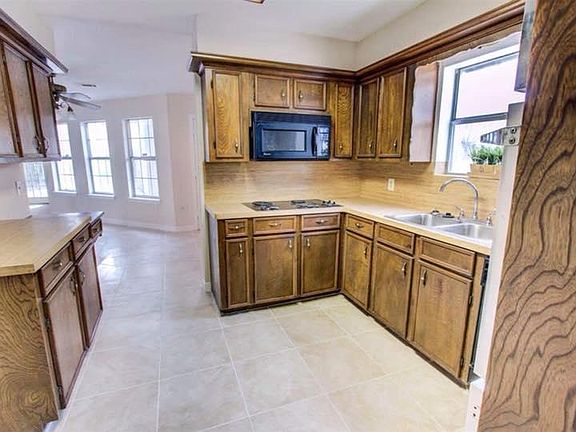 4th image of 4711 Bicentennial Ct