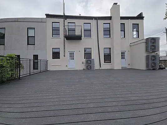 Rented by Outlive | media 8