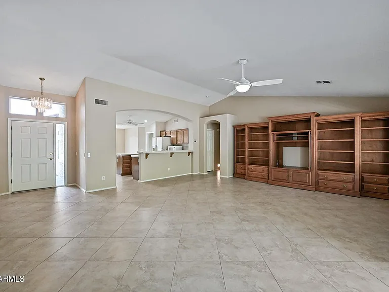 9222 E Crystal Dr — Photo 4