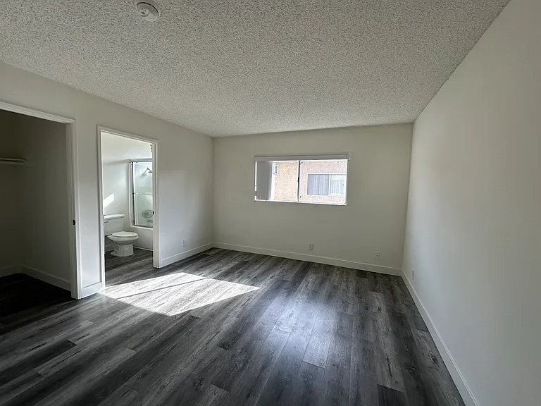 6451 Kester Ave #11 — Photo 9