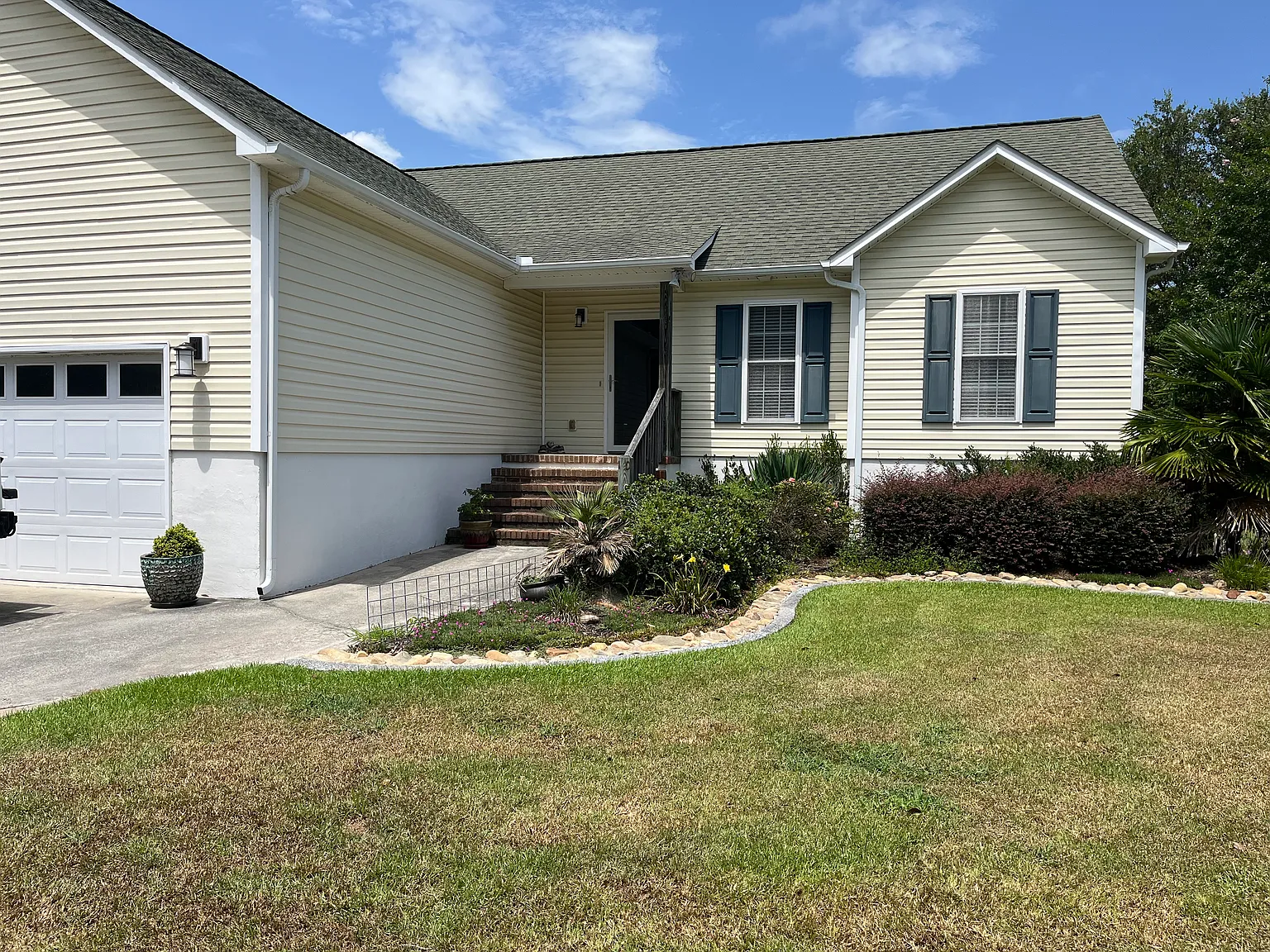 3 bed, 1340 sqft, $2,000 — Photo 1
