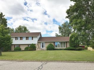 329 9th St SW, Wadena, MN 56482