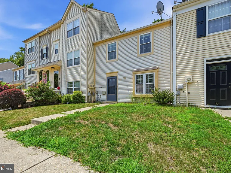 16 Meadowside Ct — Photo 2