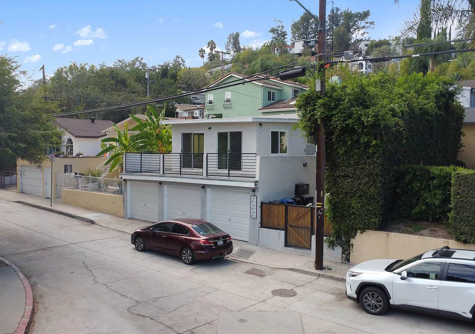 3 bed, 2 bath bungalow style home with large wrap around balcony in Silver Lake is now available! — Photo 2