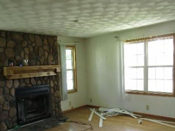 4th image of 150 E Union St
