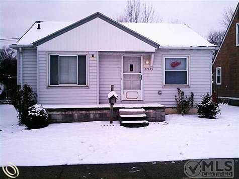 2nd image of 27525 Oneil St