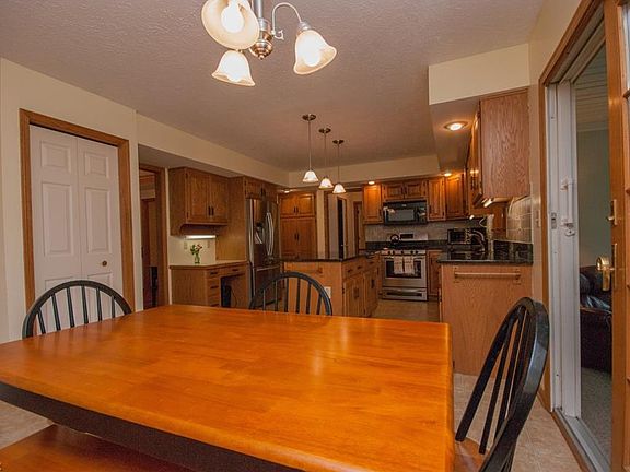 5th image of 826 Westwood Dr