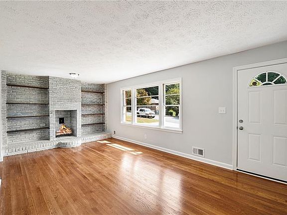 5th image of 3246 Woodview Dr SE