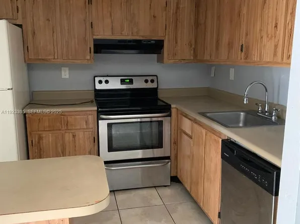 20320 NE 3rd Ct, Miami, FL