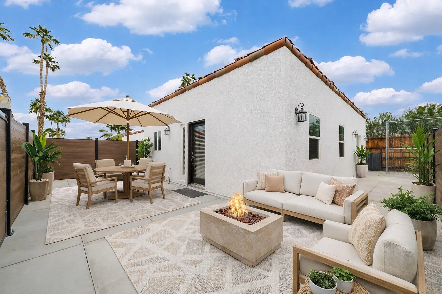 5 bed, 4.5 bath, 4500 sqft, $13,500 — Photo 4