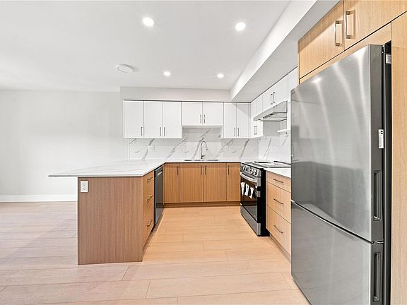 4th image of 171 Jensen Ave W #302