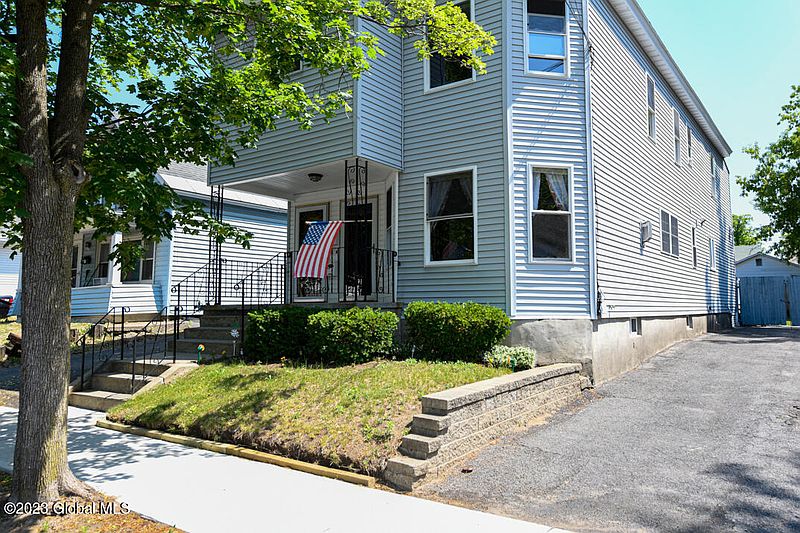 3rd image of 1379 Pleasant Street