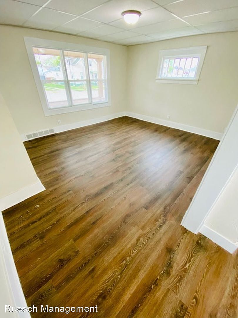 1802 Wollmer St, Manitowoc, WI 54220 Zillow