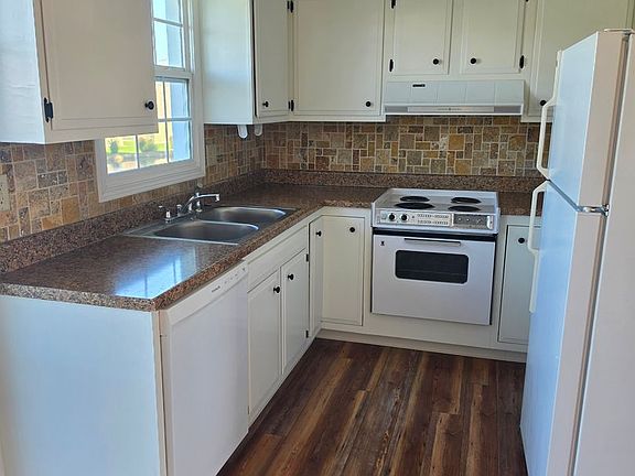 3rd image of 404 Maple St APT 2