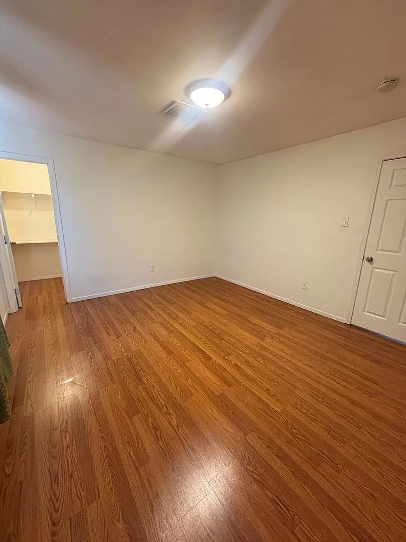 572 Lenrey Ave. — Photo 4