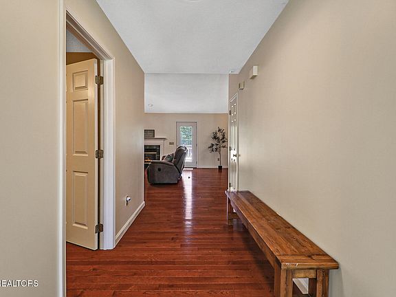 4th image of 340 Huckleberry Ln