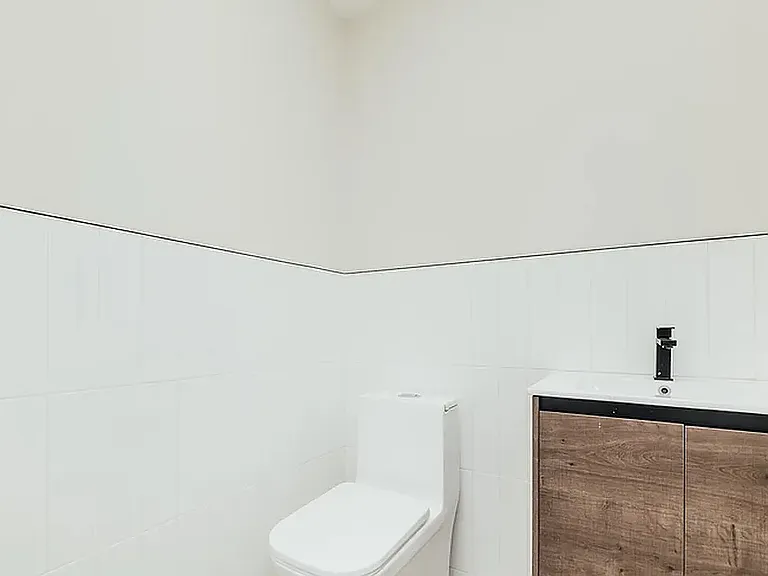 978 Rogers Ave #1R — Photo 4