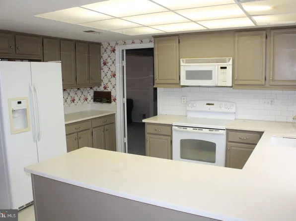 8711 Lochaven Dr, Gaithersburg, MD 20882