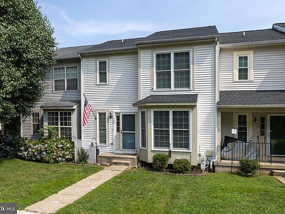 2nd image of 738 Farnham Pl