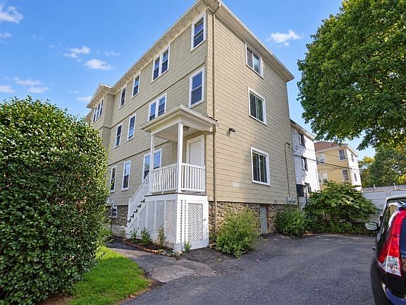 2nd image of 320 Hamilton St