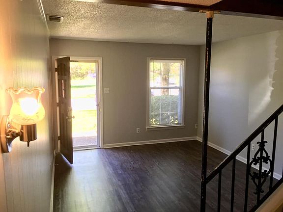 3rd image of 601 Chickadee Dr APT 1