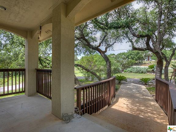 5th image of 711 Lazy Oaks Dr
