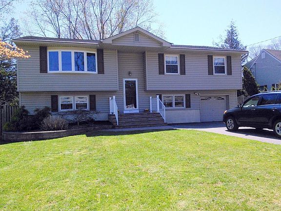 4th image of 851 Royal Ln