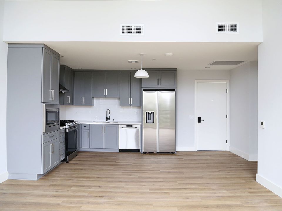 1st image of 101 S Chapel Ave #11265822