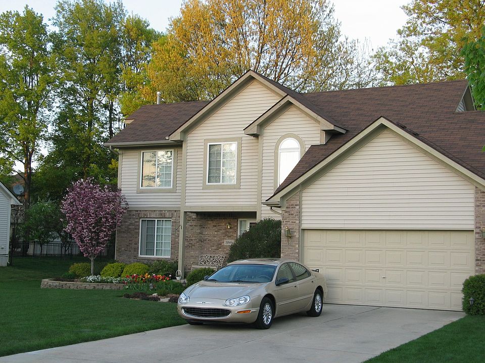 2nd image of 386 Pineland Trl