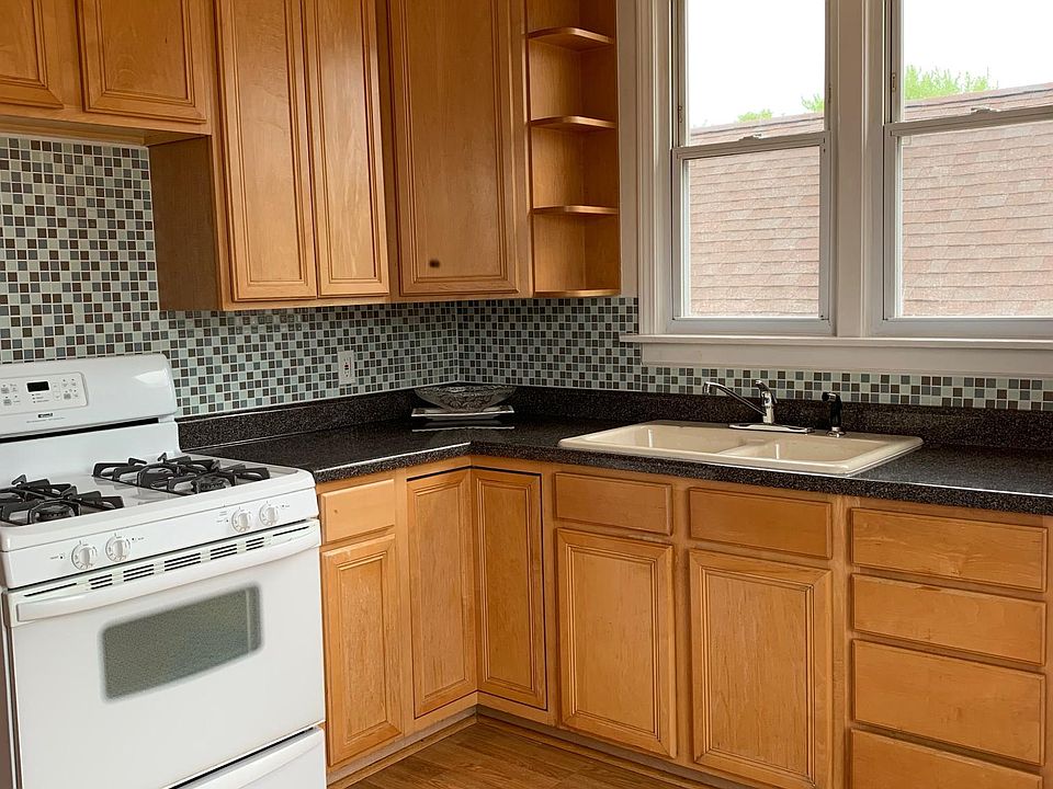 1st image of 5825 W Cornelia Ave #2