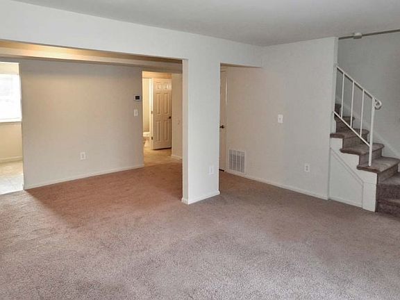 Living Room/Dining Area