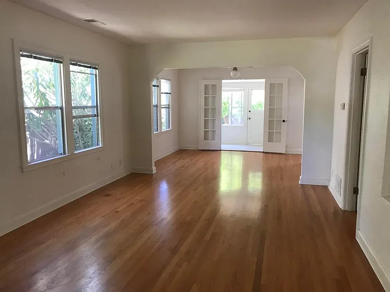 673 College Ave — Photo 3