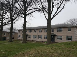 424 23rd St APT 5, Bettendorf, IA 52722